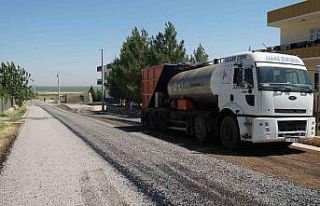 Kırsal mahallelerden sathi kaplama asfalt çalışmaları...