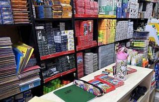 Kırtasiye alışverişlerinde fiyatlar arttı, veliler...