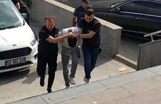 Kız arkadaşını süpürgenin kablosuyla boğarak...