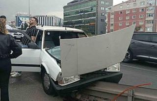 Kocaeli’de otomobil bariyerlere çarptı: 1 yaralı