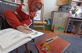 Kolları olmayan genç kız hedeflerine ayaklarıyla...