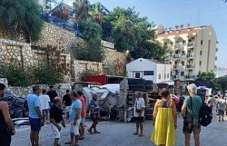 Kontrolden çıkan beton mikseri ortalığı savaş...