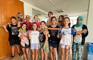 Konyaaltı Belediyesi’nden çocuklara kukla atölyesi