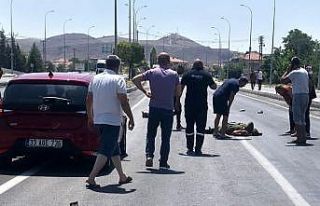 Konya’da karşıdan karşıya geçen yayaya otomobil...