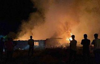 Konya’da kereste deposu alev alev yandı