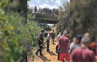 Köprüye çarpan kamyonetteki tarım işçilerini...