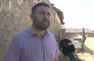 Köy halkı, evlerinin bahçesindeki asırlık şehit...