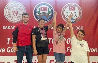 Kübra Saltık, Türkiye Yüzme Şampiyonasında 6...