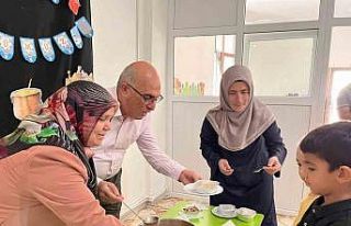 Kur-an kursu öğrencilerine aşure dağıtıldı