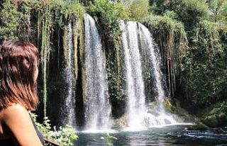 Kuraklığın vurduğu Düden Şelalesi taşıma suyla...