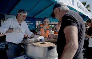 Kuşadası Belediyesi’nden 10 bin kişilik aşure...