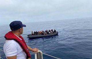 Kuşadası’nda 30 düzensiz göçmen kurtarıldı