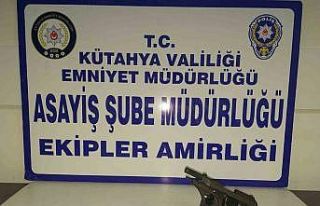 Kütahya’da bir şahsın üzerinde ruhsatsız tabanca...