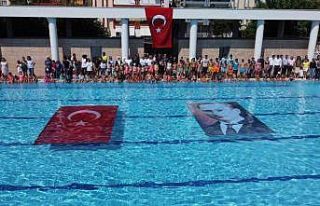 Kuyucak’ta yüzme kursları madalya töreni ve gösterilerle...