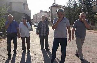 Lağım kokusu mahalleyi sardı, vatandaşlar isyan...