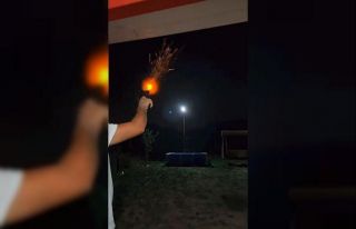 Maganda hem dans etti hem de ateş açtı, bu anları...