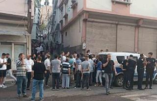 Mahalleli ile uyuşturucu satıcıları arasında...