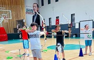 Mamak Belediyesi’nden okçuluk eğitimi