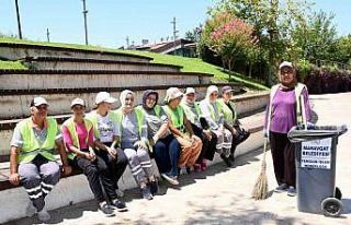 Manavgat’ın sokaklarına kadın eli değdi