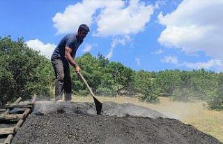 Mangal kömürü işçileri iki sıcak arasında alın...