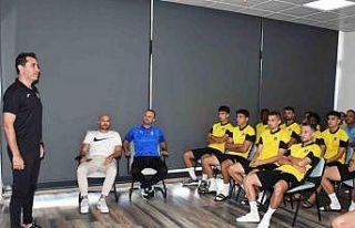 Manisa FK futbolcularına değişen kurallarla ilgili...