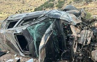 Mardin’de araç şarampole yuvarlandı: 1’i ağır...