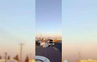Mardin’de otomobil taş bariyerlere çarptı: 4...