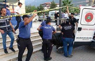 Markette kan donduran olay: Eşini silahla vuran koca...