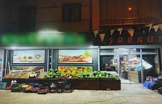 Markette uyuşturucu satan baba oğul tutuklandı