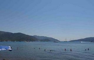 Marmaris’te denizdeki teknelerin çokluğu dikkat...