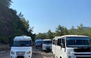 Marmaris’te tur minibüslerine yapılan denetimde...