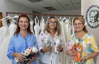 Mersin’den Hatay’a gelinlik ve oyuncak desteği