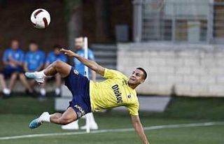 Mert Müldür sarı-lacivertli formayla ilk antrenmanına...