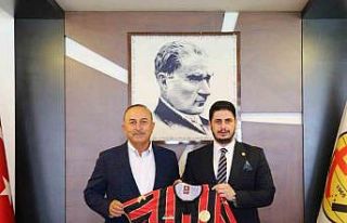 Mevlüt Çavuşoğlu’ndan, Eskişehirspor’a ziyaret