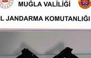 Milas’ta ruhsatsız silah operasyonu