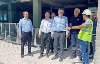 Milletvekili Şan, hastane inşaatında incelemede...