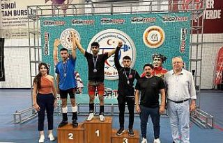 Milli Halterci Eray Çaylak Türkiye Şampiyonu oldu