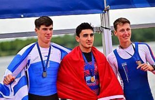 Milli kürekçi Halil Kaan Köroğlu, U19 dünya şampiyonu...