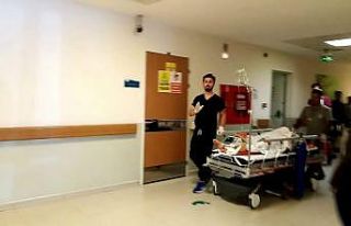 Minibüs ile traktörün karıştığı kazada 3 kişi...