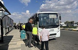 Motosiklet ile halk otobüsü çarpıştı: 2 yaralı