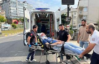 Motosiklet otomobile çarptı