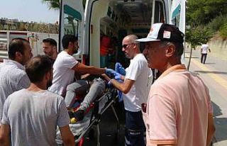 Motosiklet park halindeki kamyona çarptı: 1 yaralı