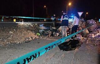 Motosikletiyle şarampoldeki taş yığınına çarpan...