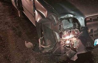 Motosikletle otomobil çarpıştı: 1 ağır yaralı