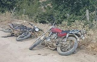 Motosikletler kafa kafaya çarpıştı: 2 yaralı