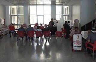 Muş’ta Kızılay’a kan bağışı devam ediyor
