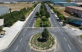 Nafi Güral Caddesinde yol boyama çalışmaları...