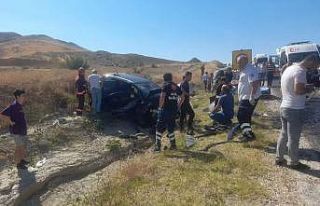 Nallıhan Karayolu’nda iki araç çarpıştı: 2’si...