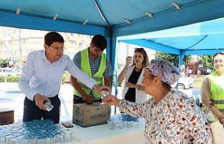 Nazilli Belediyesi ekipleri vatandaşları serinletti
