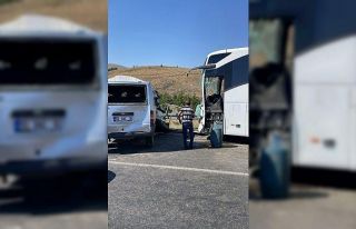 Niğde’de yolcu otobüsü minibüsle çarpıştı:...